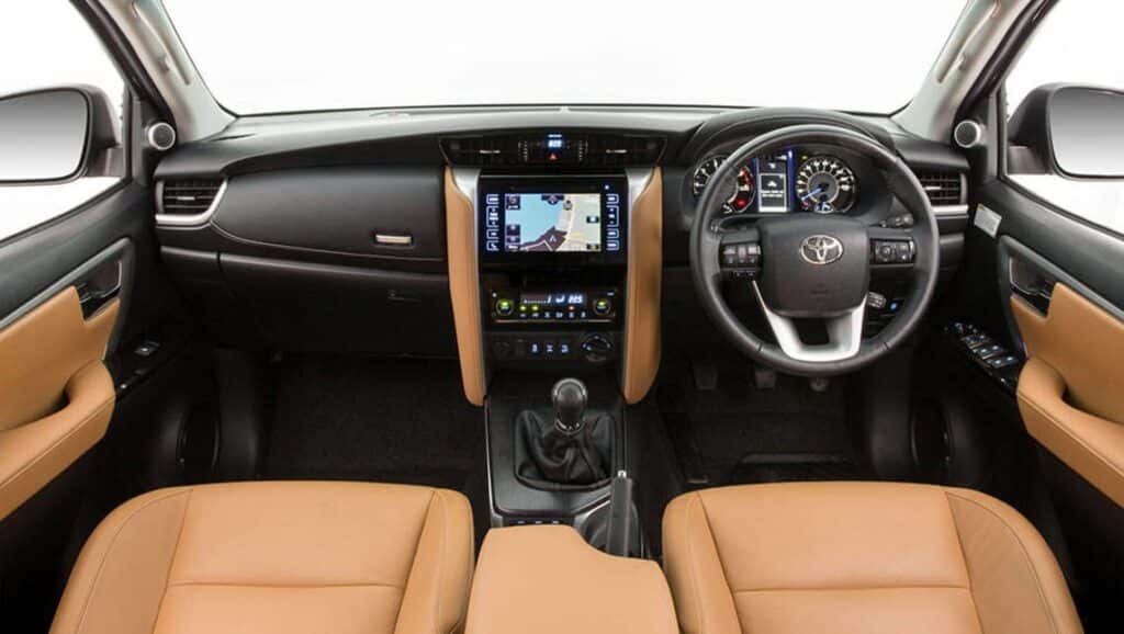 Toyota Fortuner 2015-8