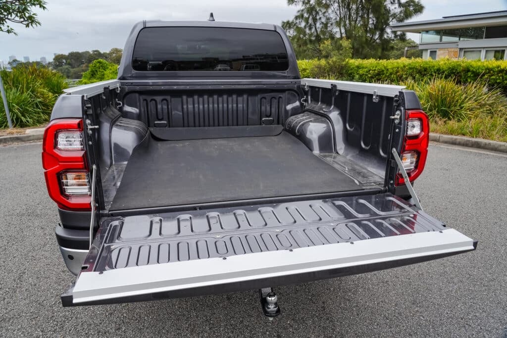 Toyota HiLux SR5-16