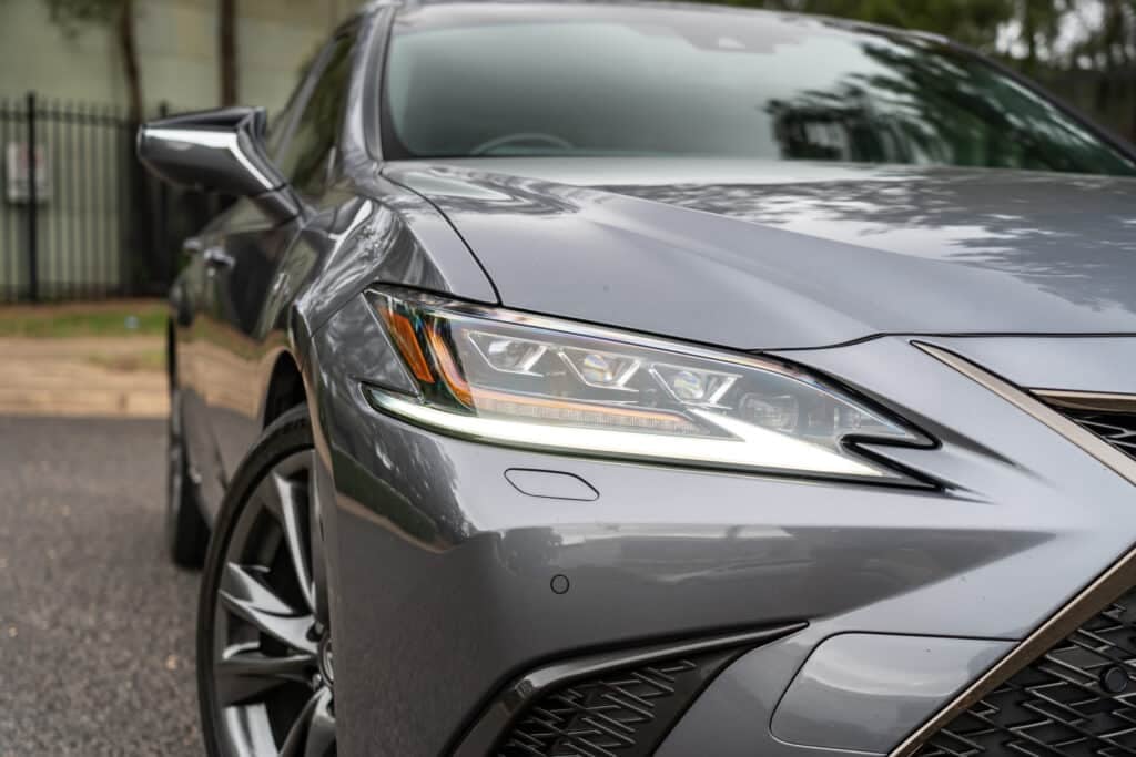 Lexus ES300h-18