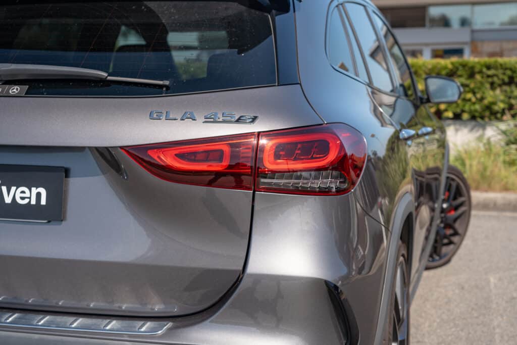 Mercedes-Benz GLA 45S-13