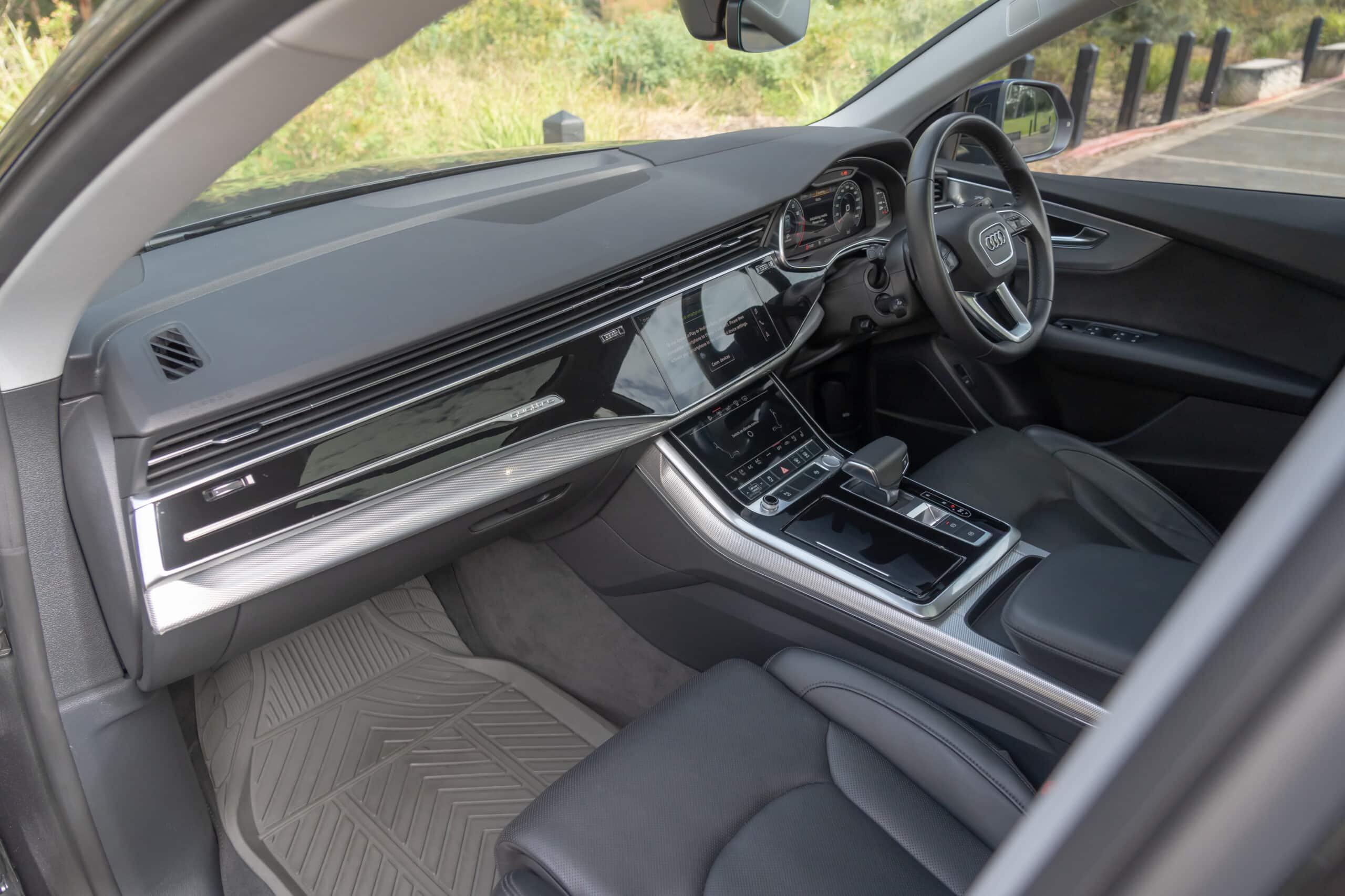 Audi Q8-12