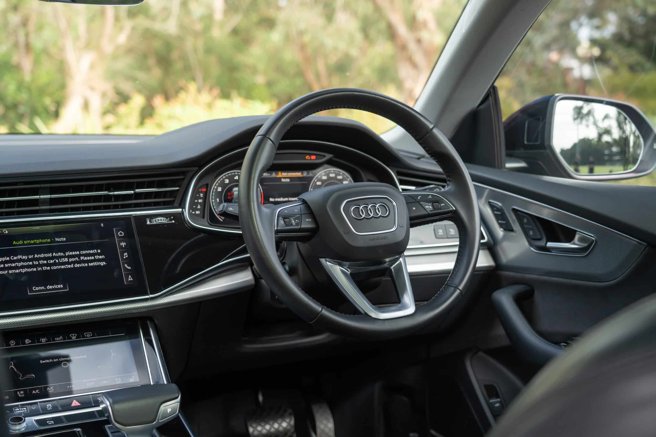 Audi Q8-13