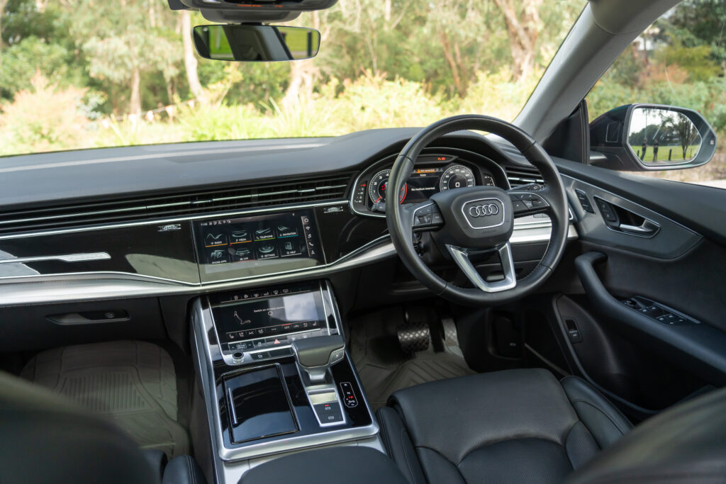 Audi Q8-14