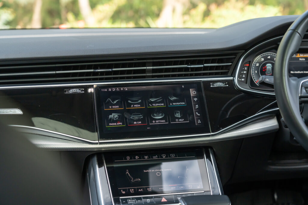 Audi Q8-15
