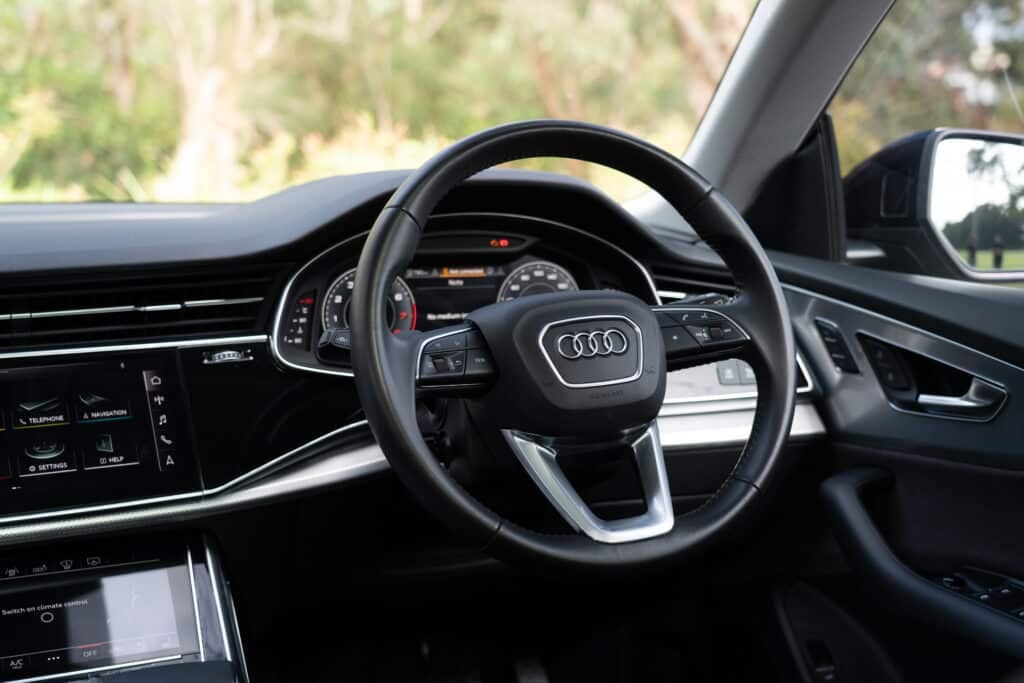 Audi Q8-16