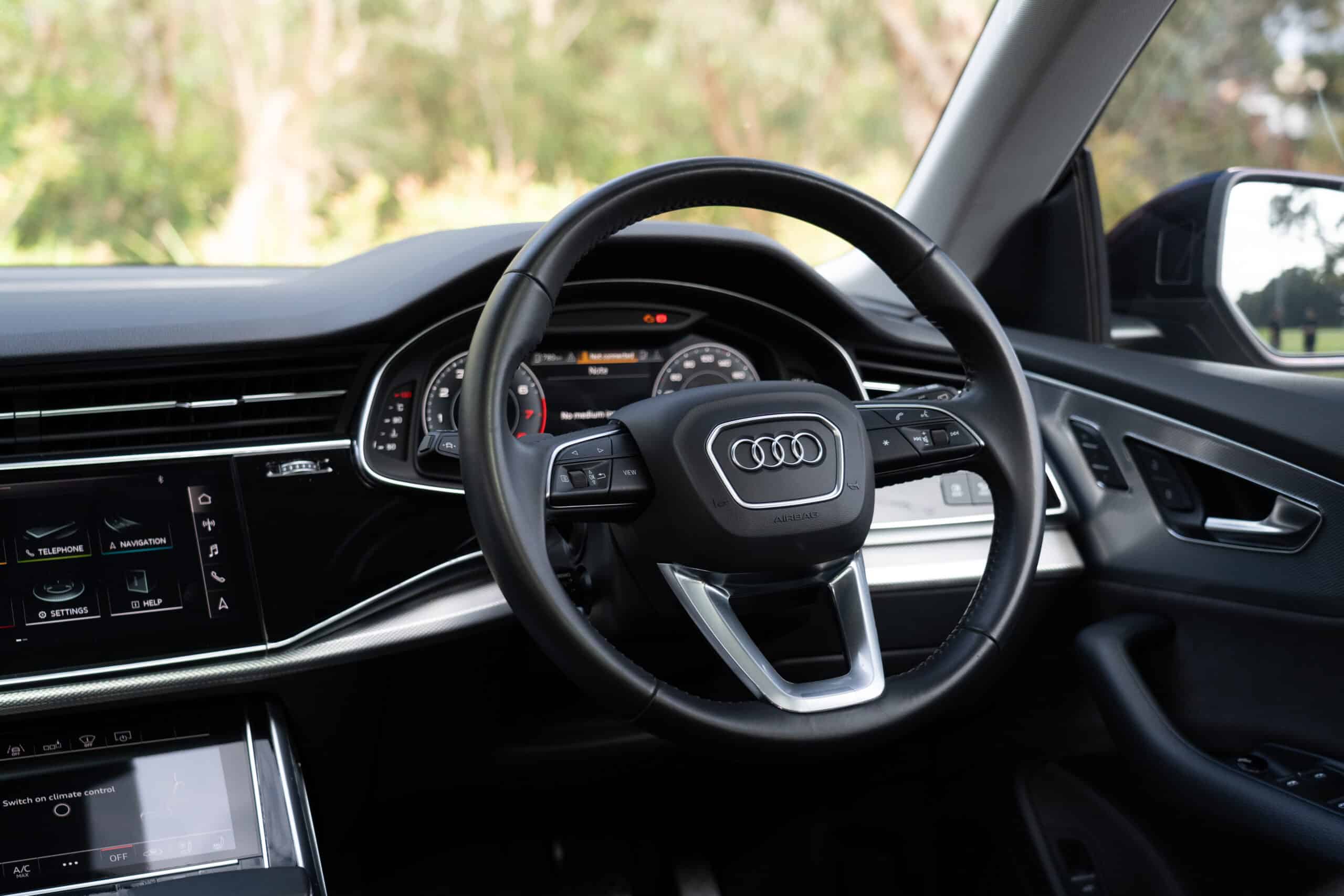 Audi Q8-16