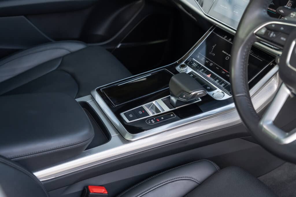 Audi Q8-19