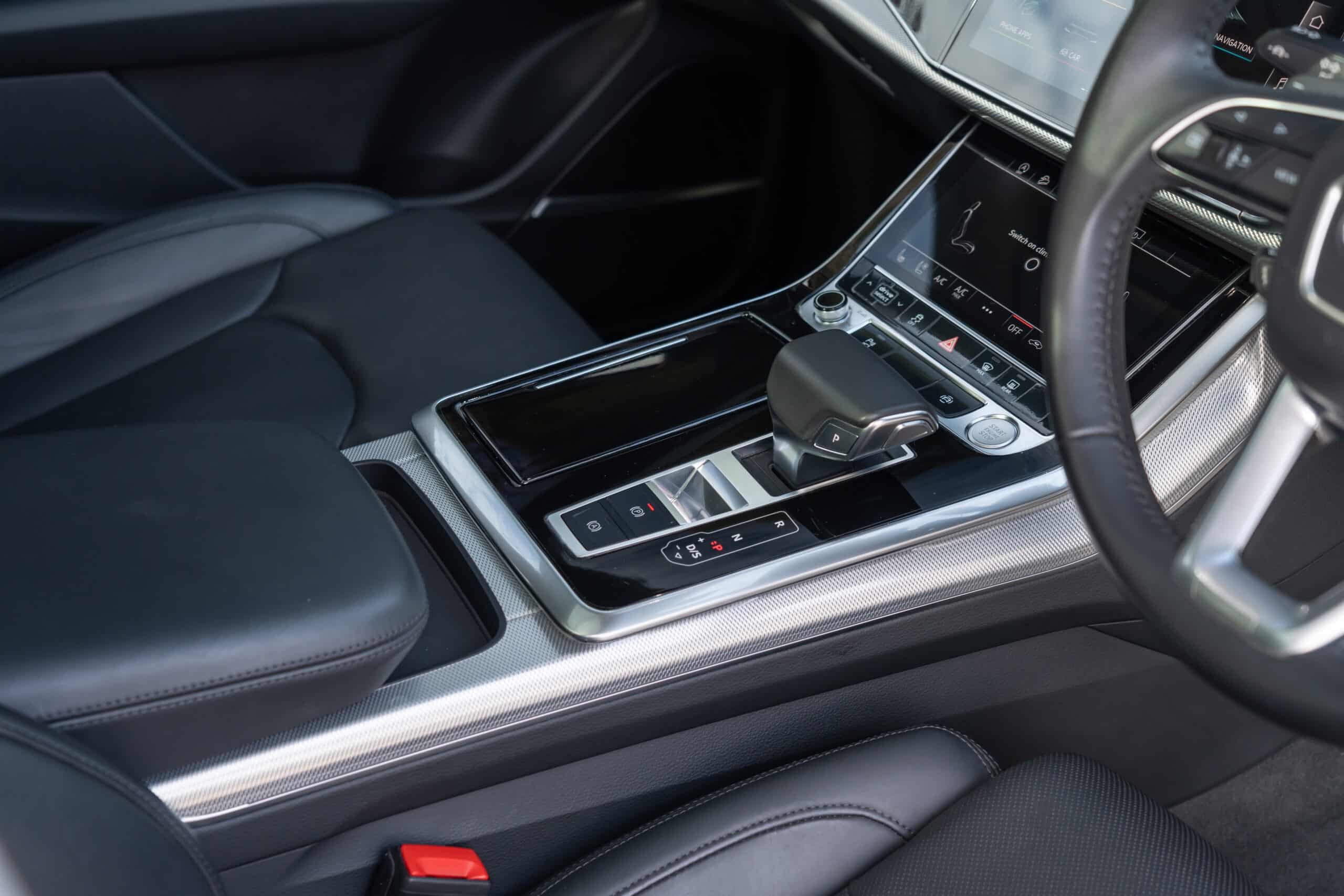 Audi Q8-19