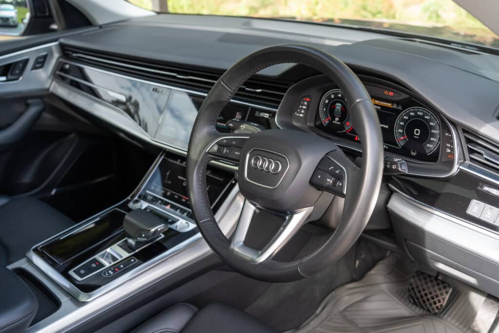 Audi Q8-20