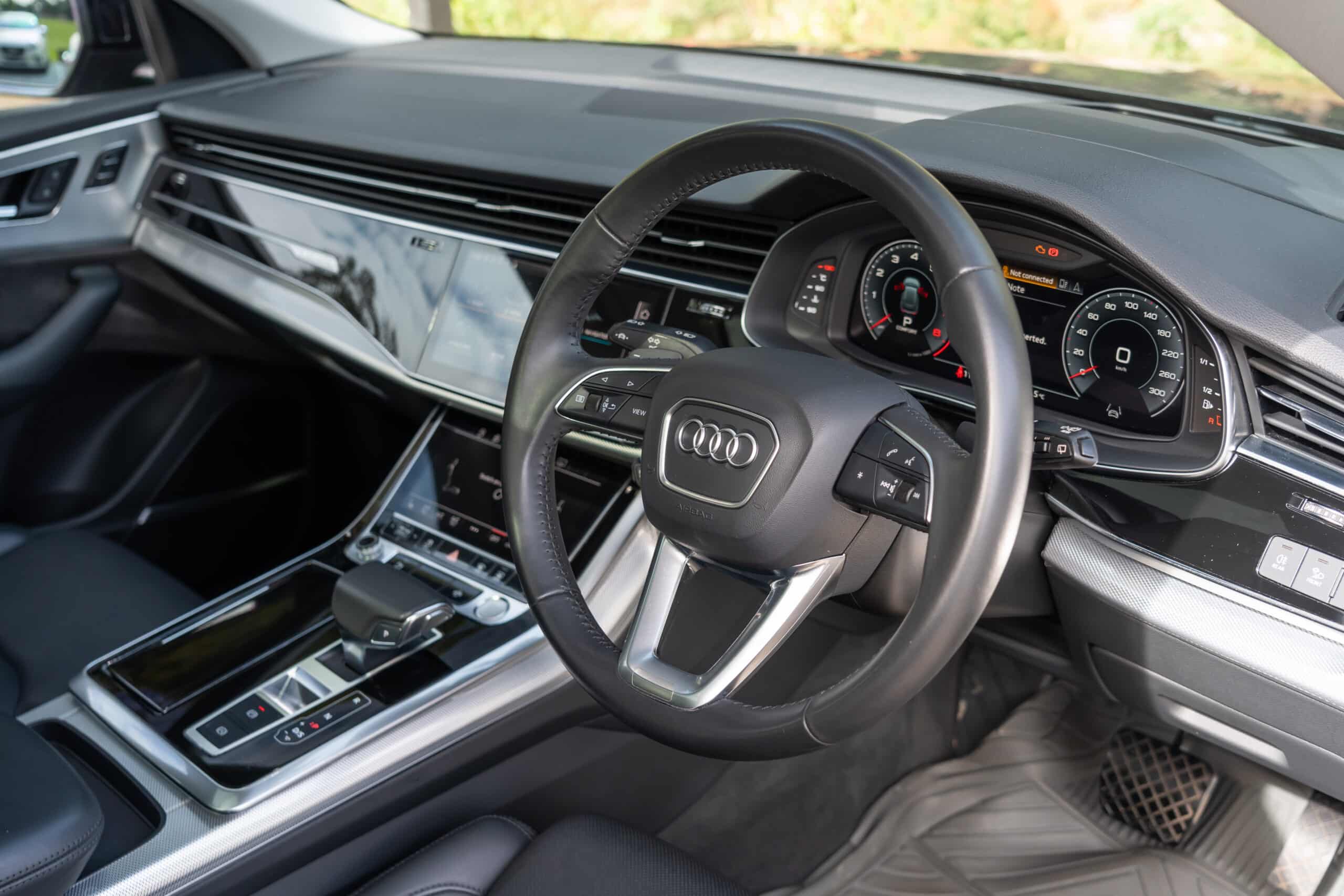 Audi Q8-20
