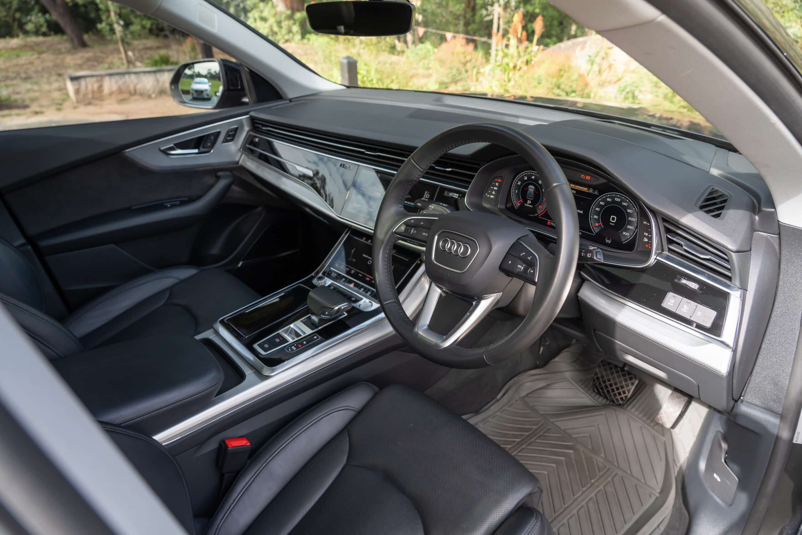 Audi Q8-21