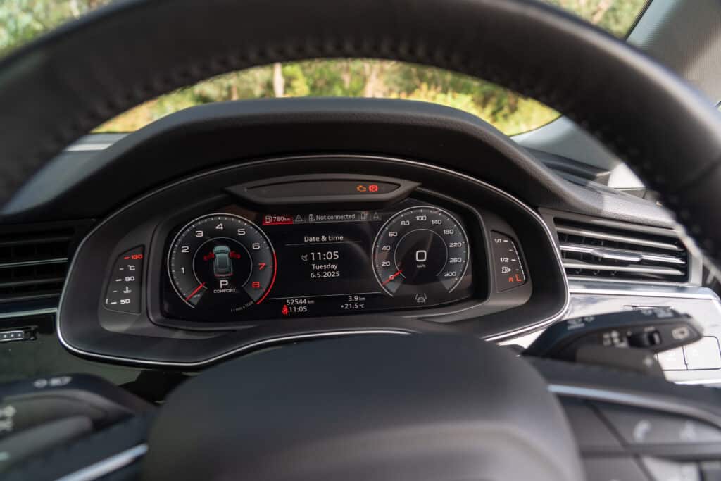 Audi Q8-23