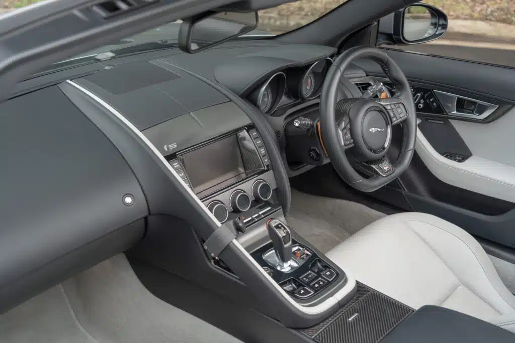 Jaguar F-Type-10