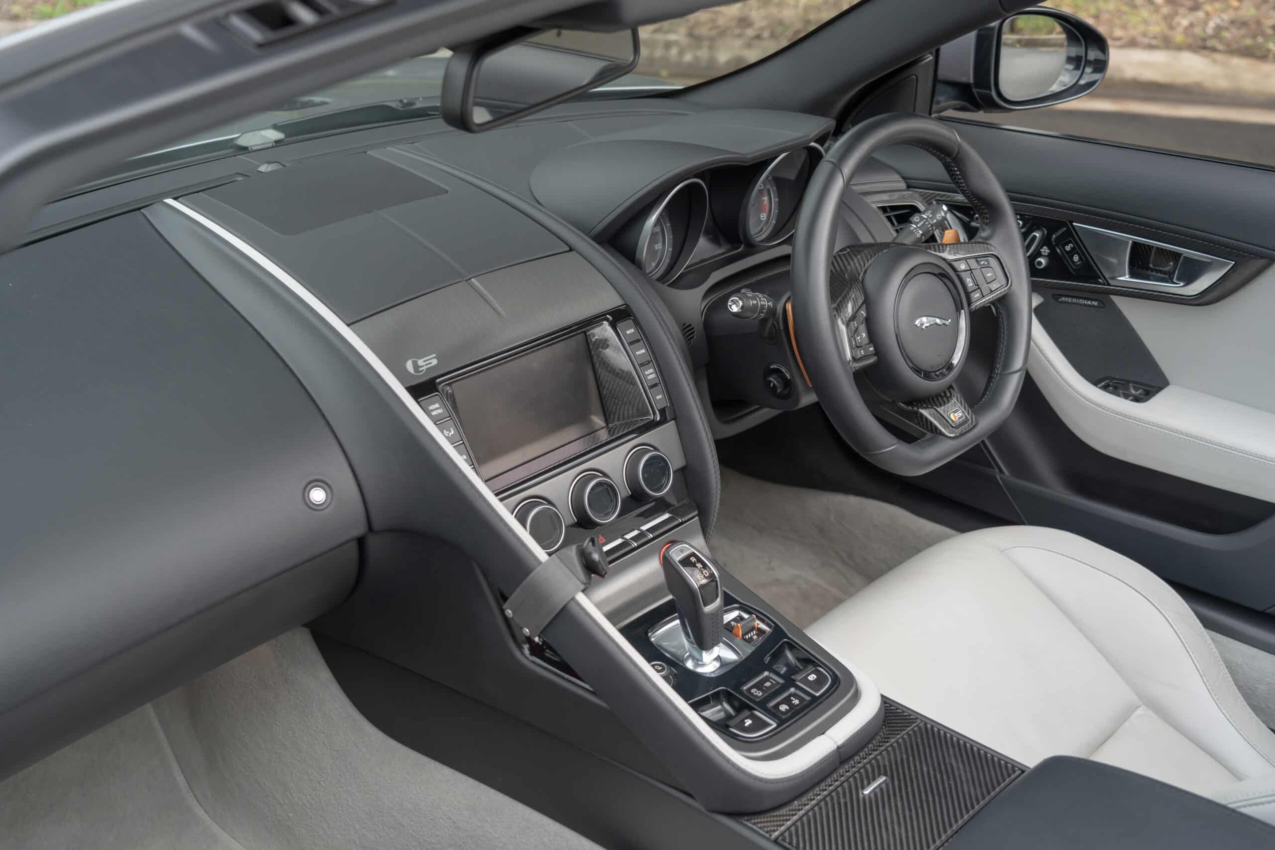 Jaguar F-Type-10