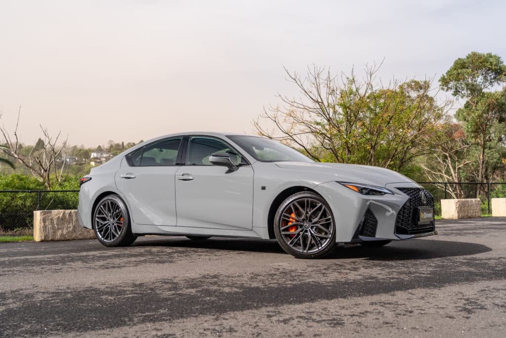 Lexus IS500-1