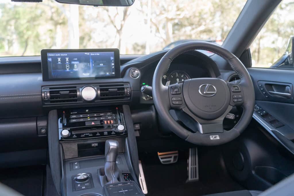 Lexus IS500-12