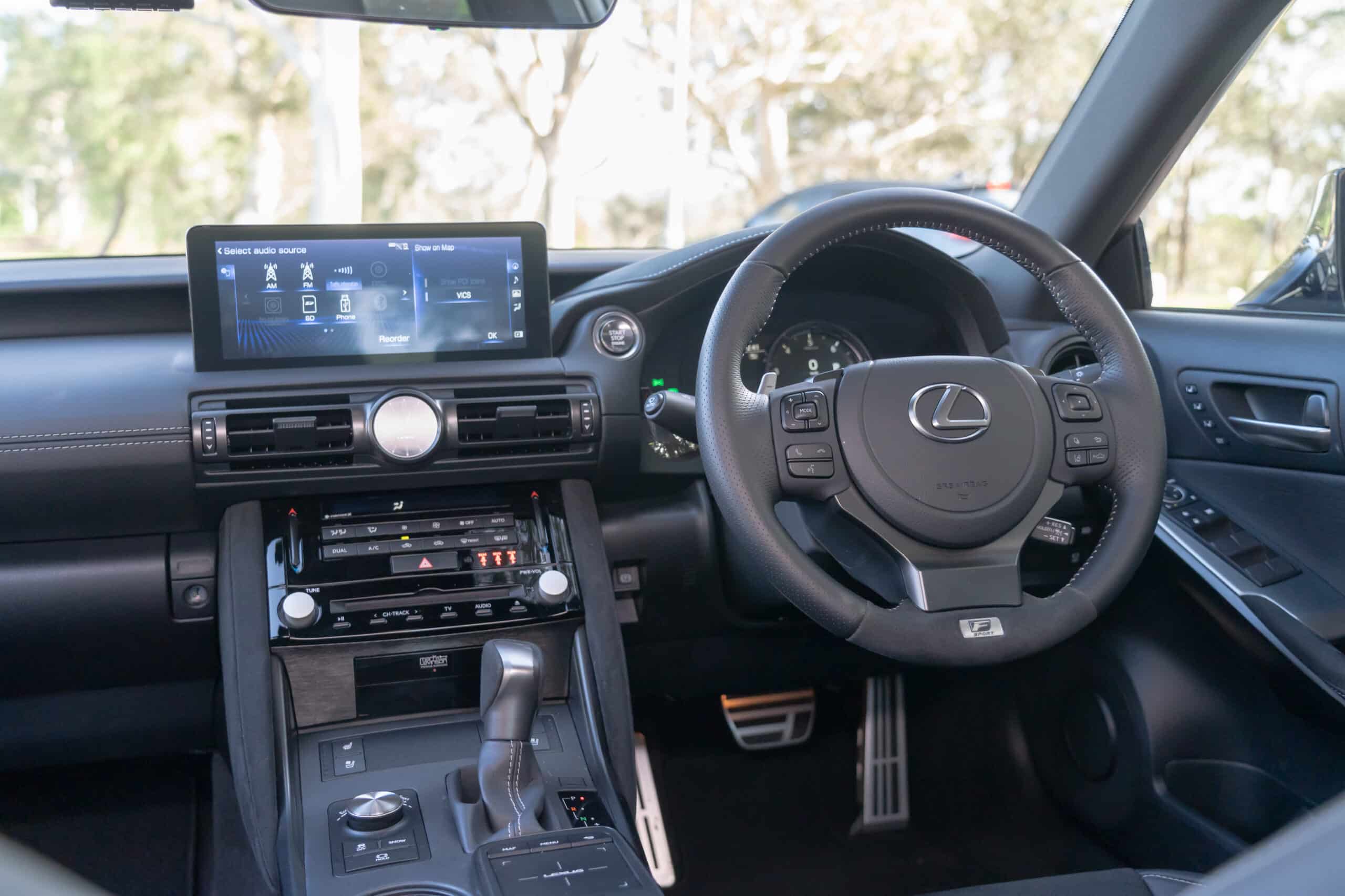 Lexus IS500-12