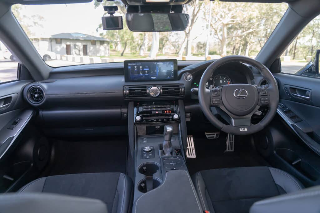Lexus IS500-13