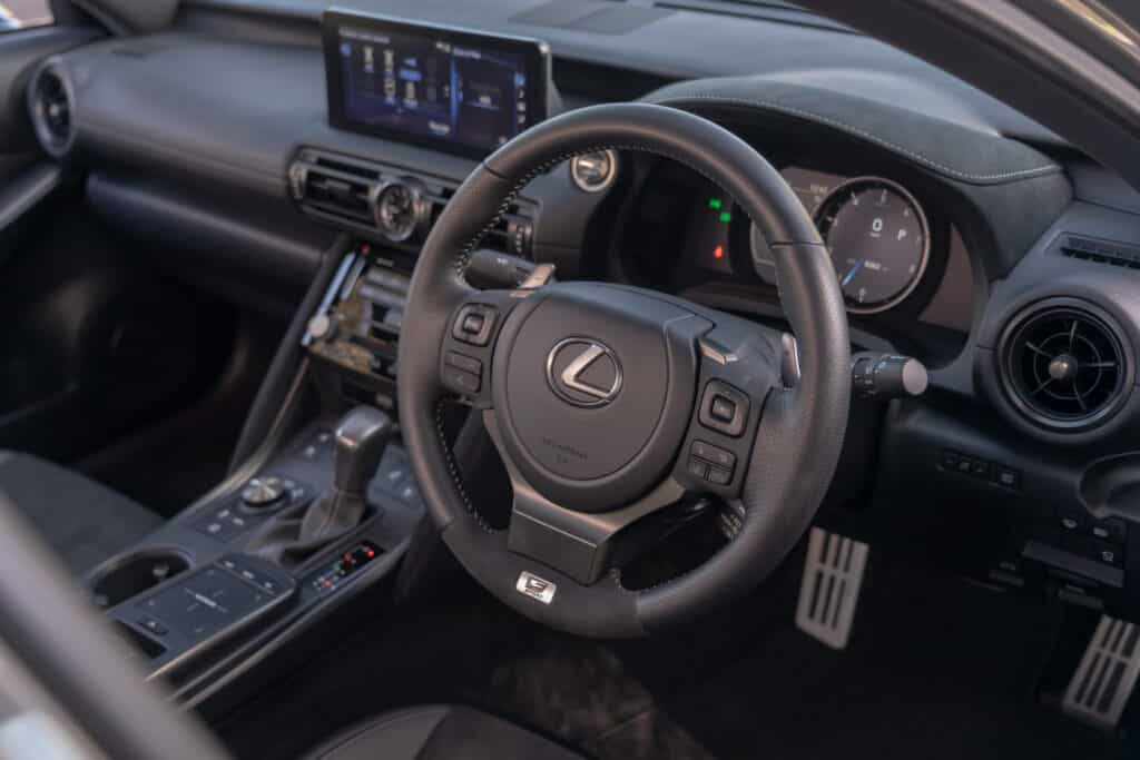 Lexus IS500-16