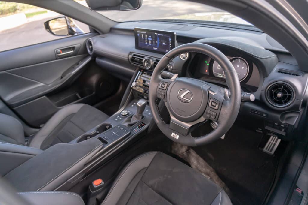 Lexus IS500-17