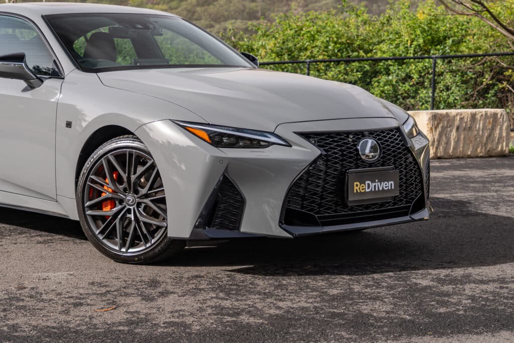 Lexus IS500-3