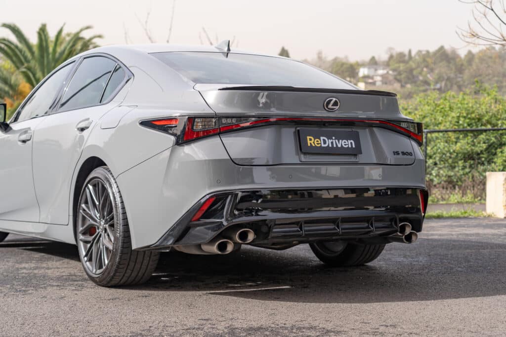 Lexus IS500-8