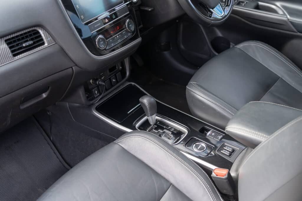 Mitsubishi Outlander-10