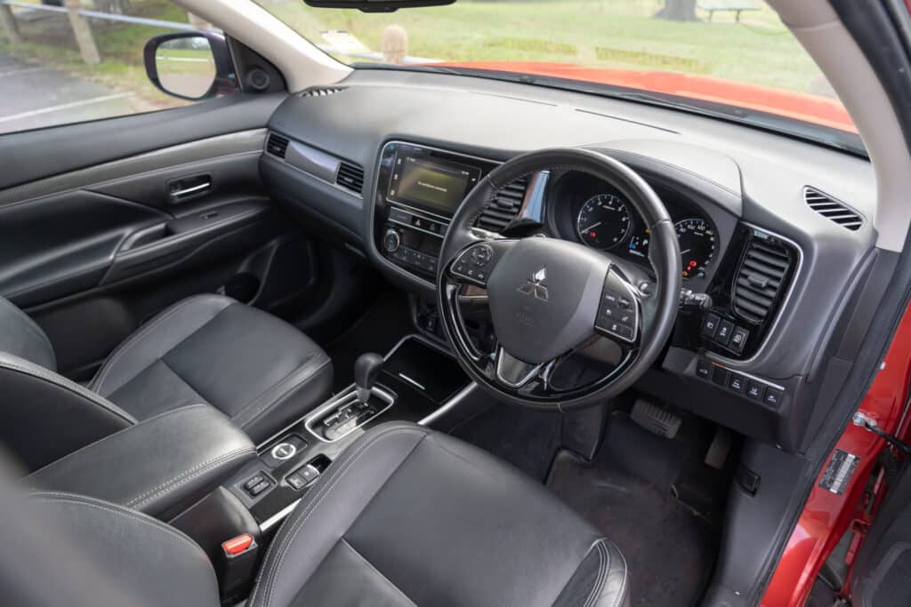 Mitsubishi Outlander-11