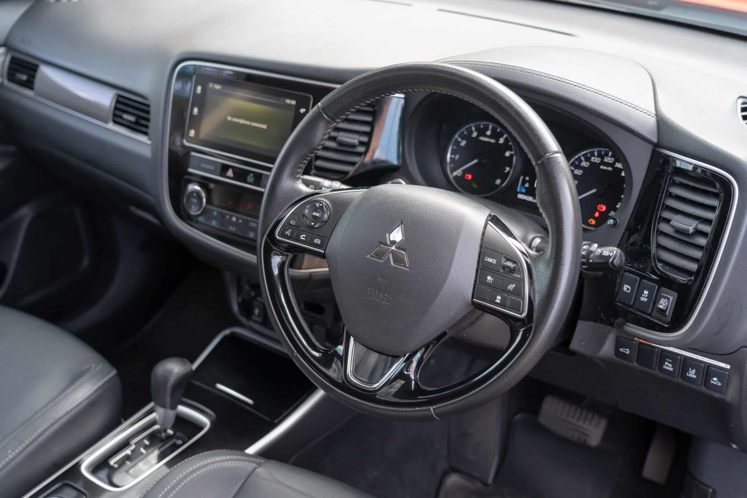 Mitsubishi Outlander-12