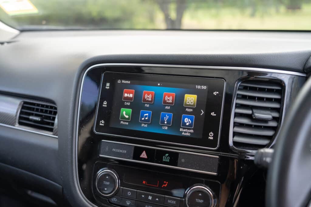 Mitsubishi Outlander-13