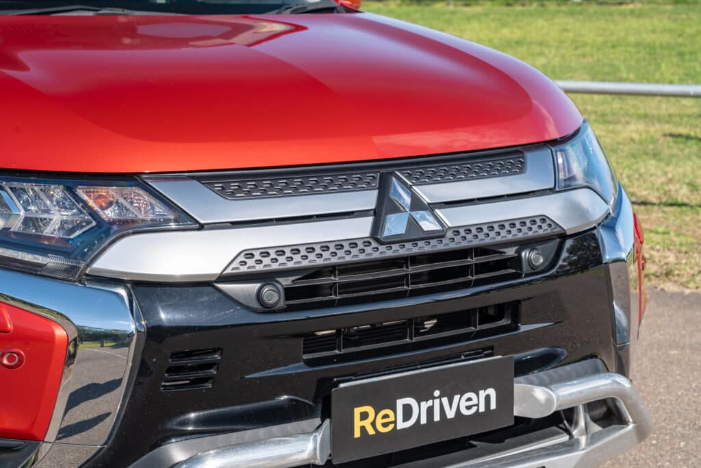 Mitsubishi Outlander-22