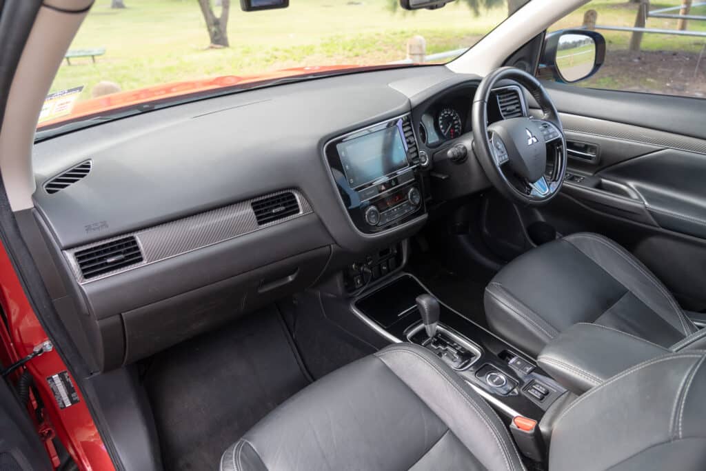 Mitsubishi Outlander-8