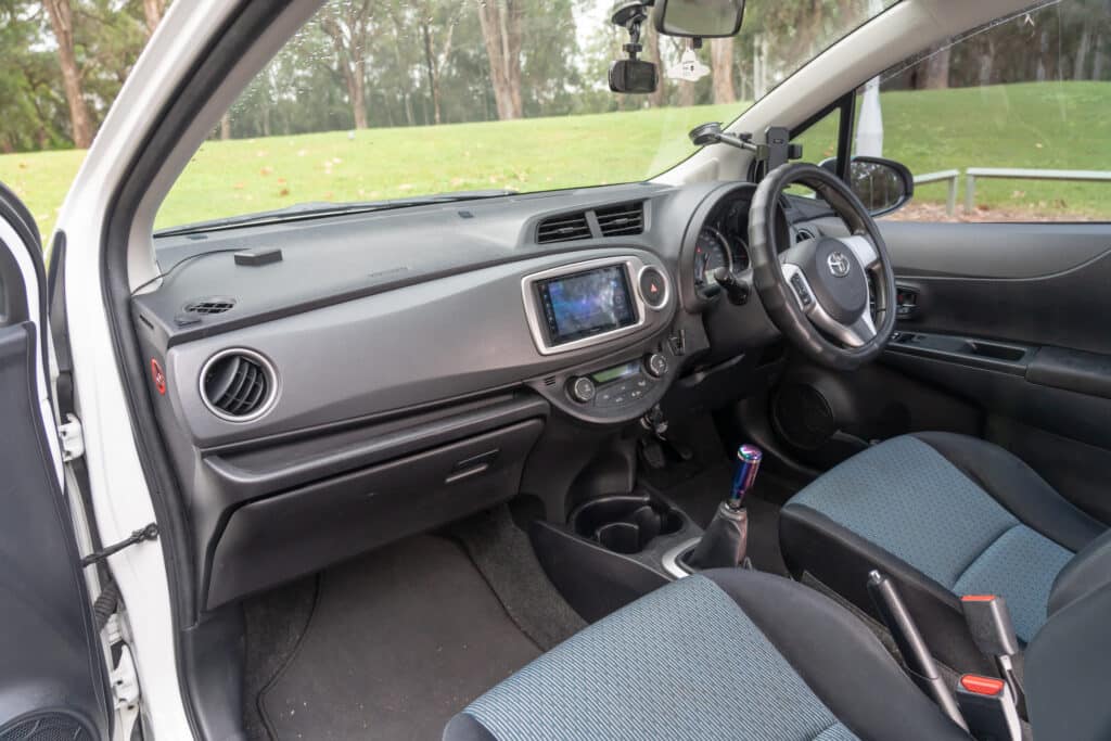 Toyota Yaris-13