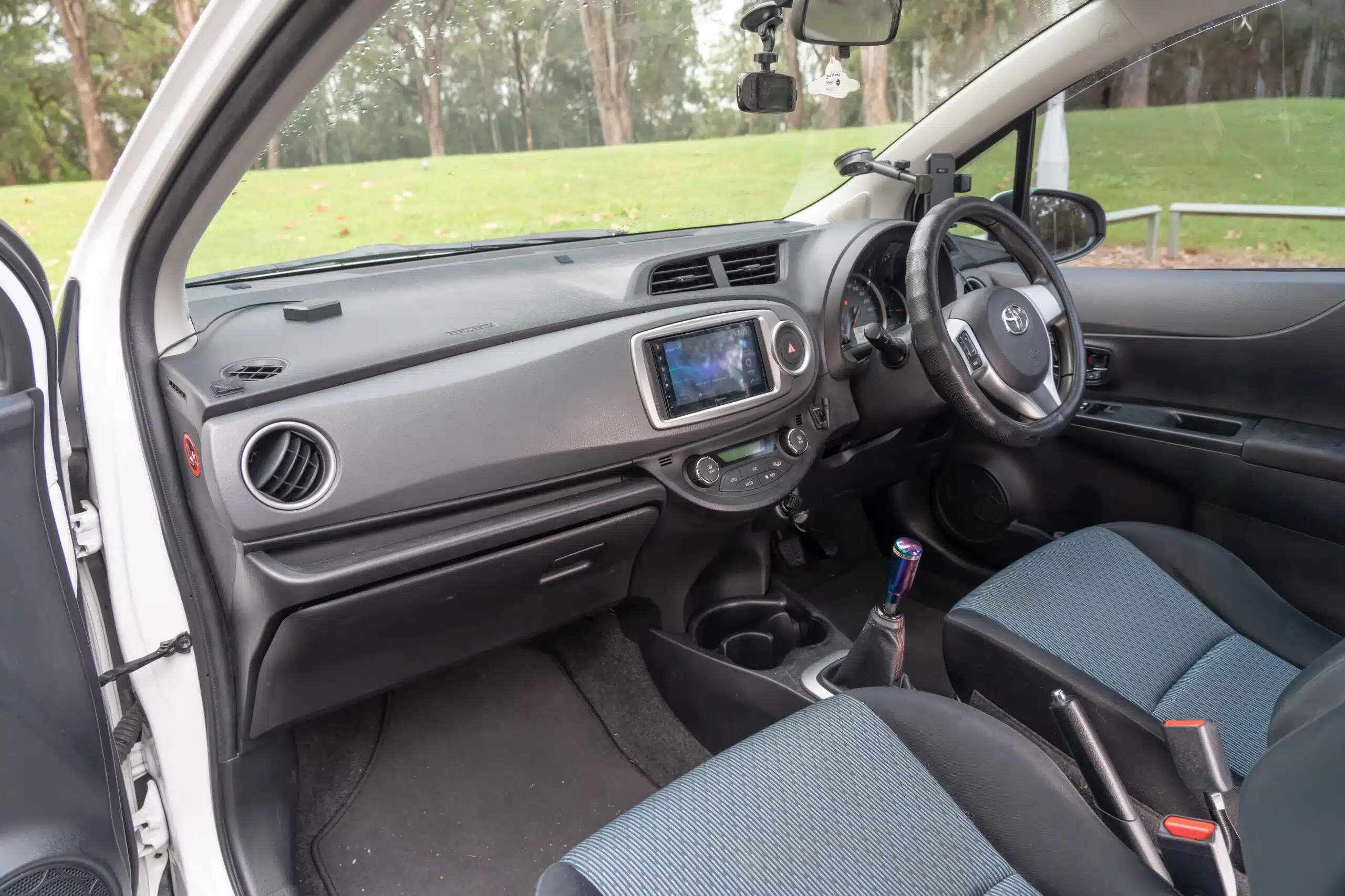 Toyota Yaris-13
