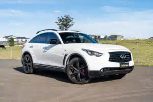 Infiniti QX70-1