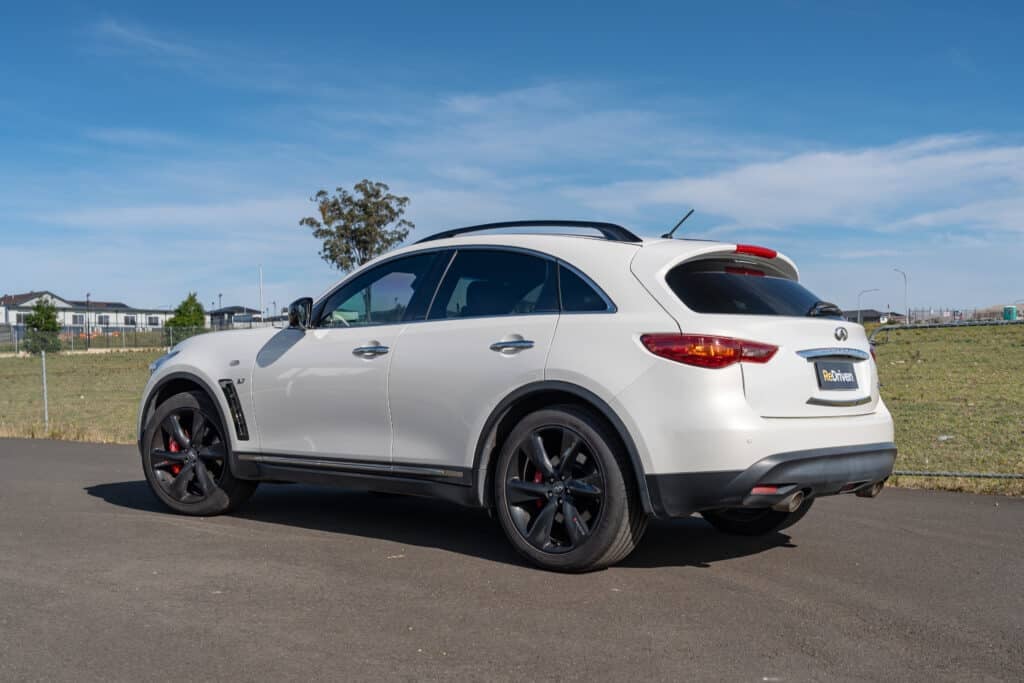 Infiniti QX70-10