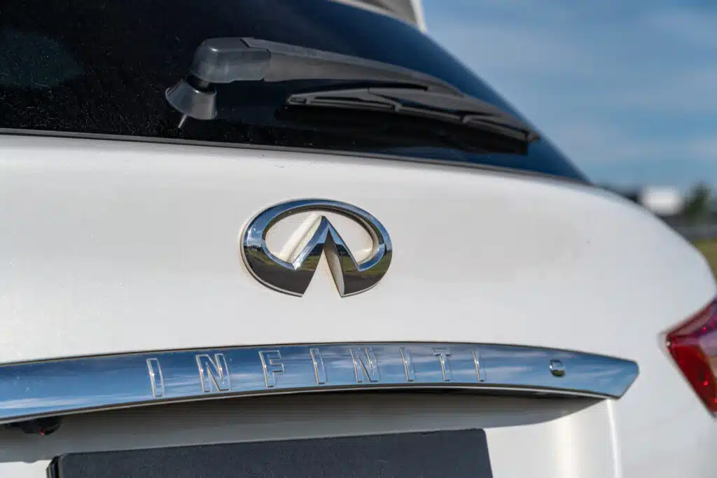 Infiniti QX70-12