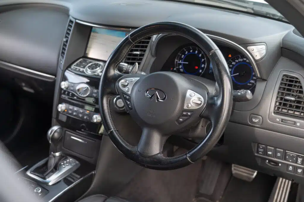 Infiniti QX70-16