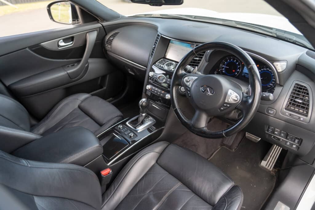Infiniti QX70-17