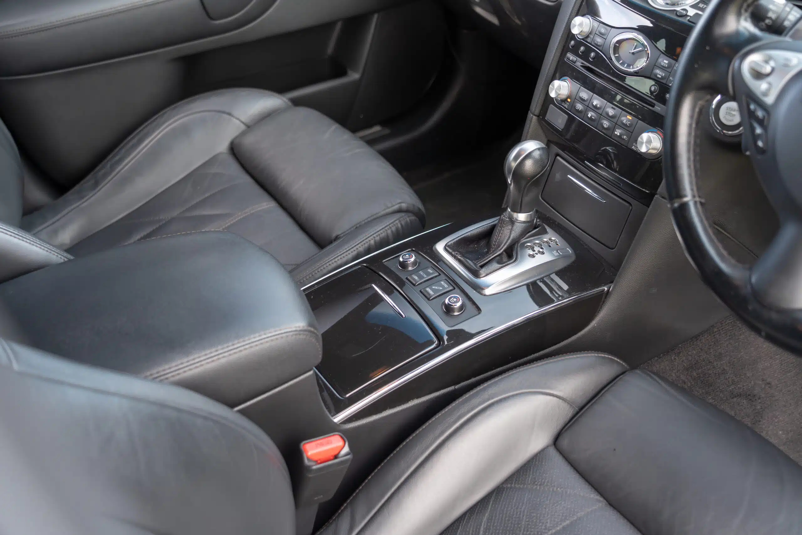 Infiniti QX70-18