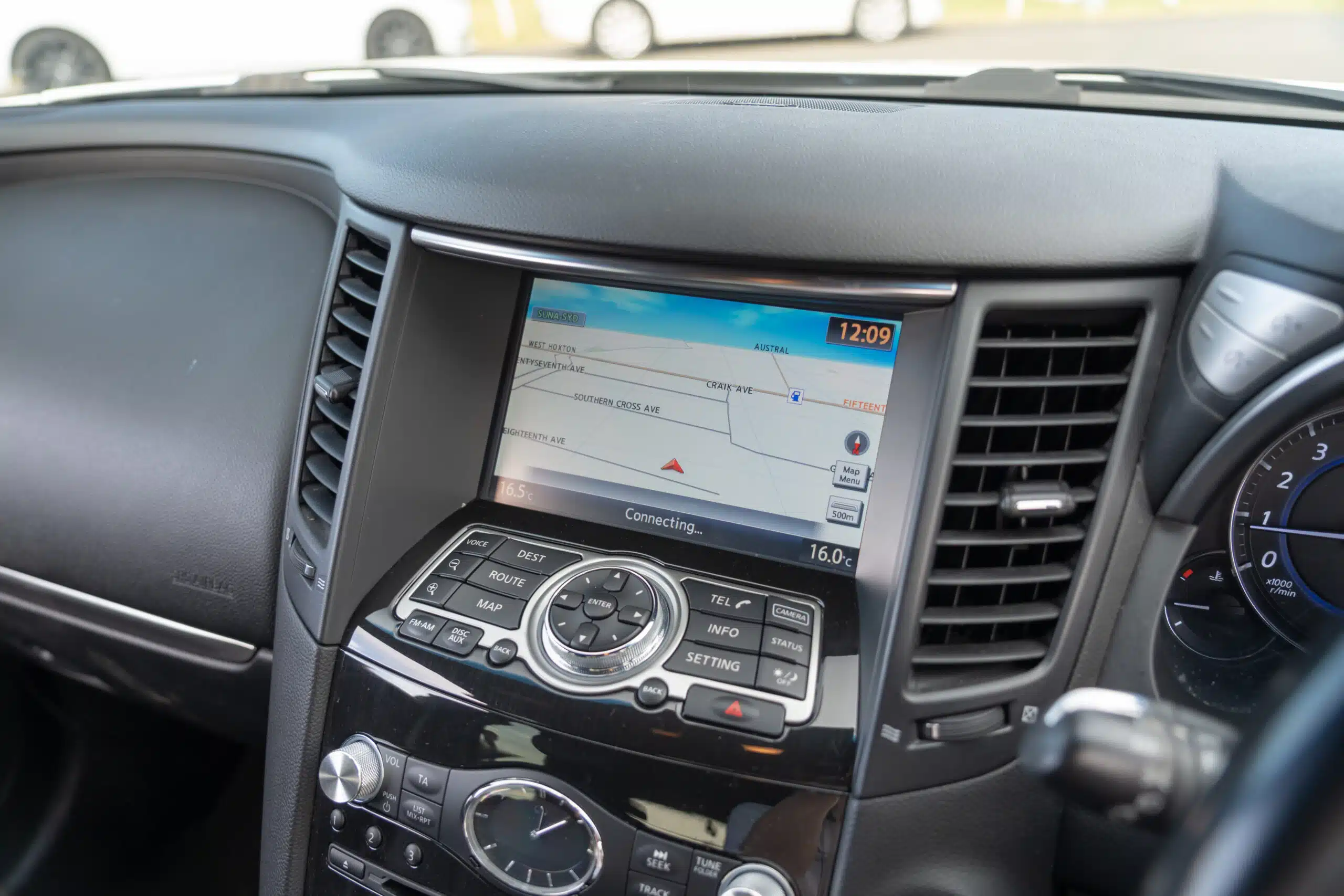 Infiniti QX70-19