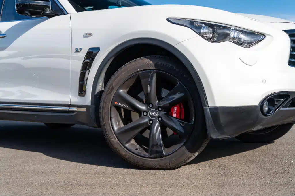Infiniti QX70-5
