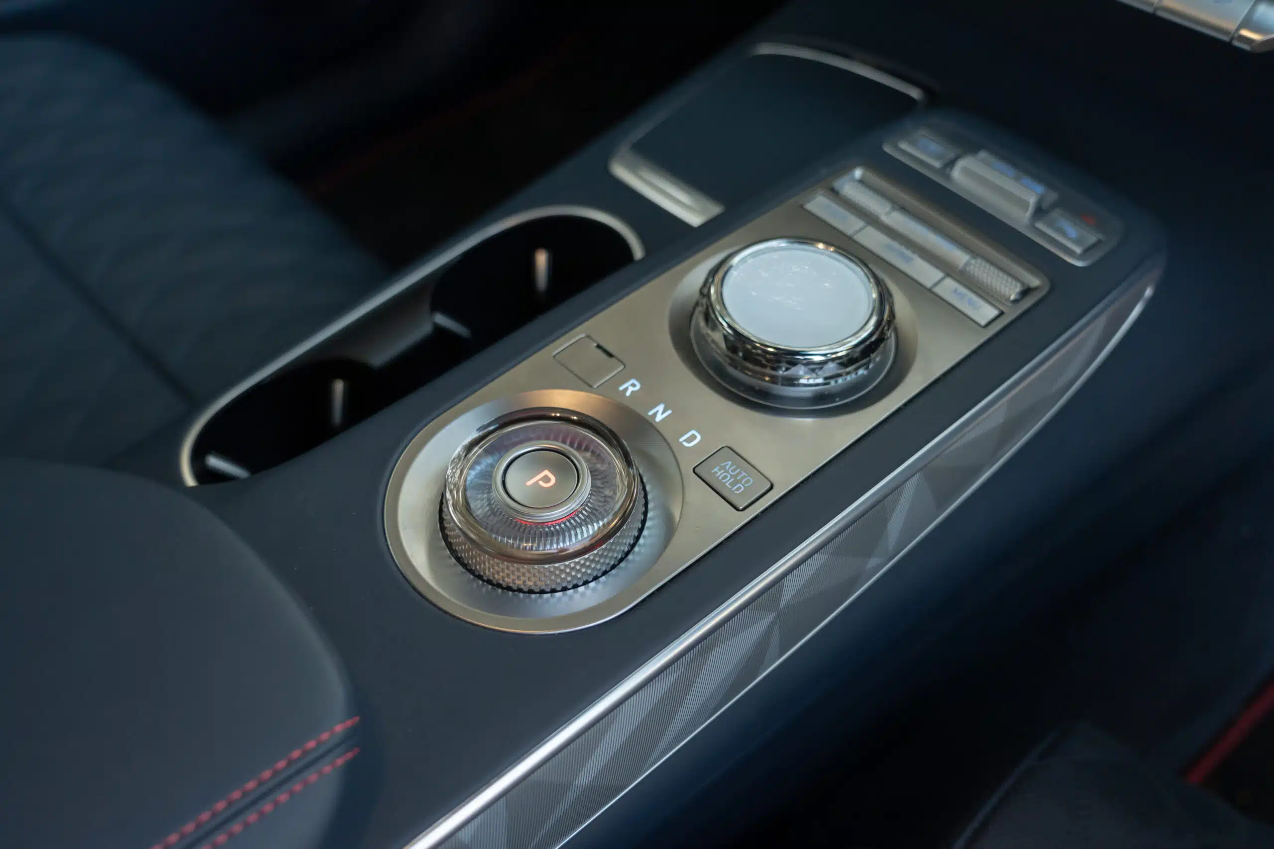 Genesis GV70-14