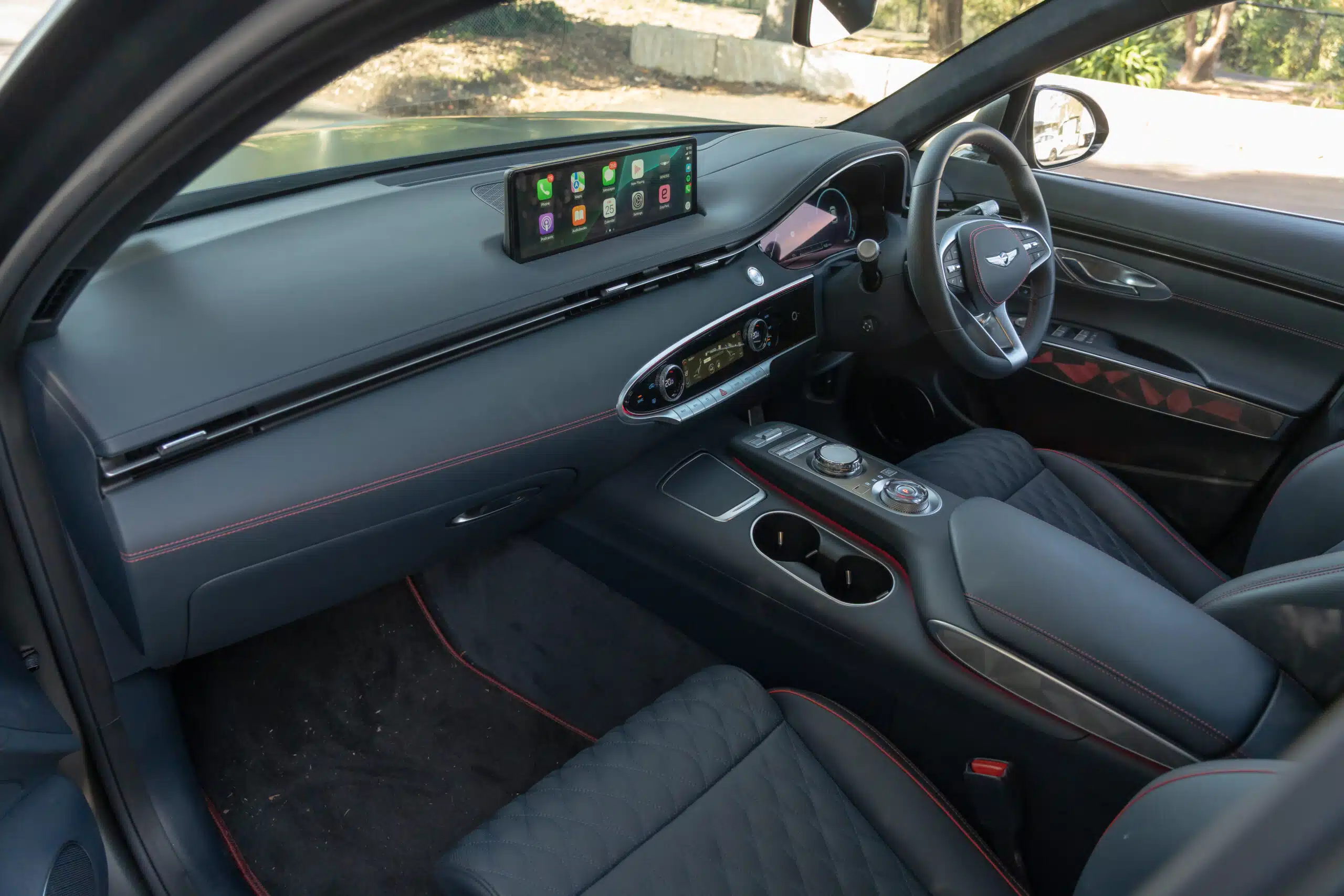 Genesis GV70-18
