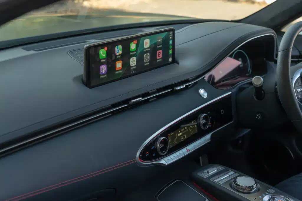 Genesis GV70-19