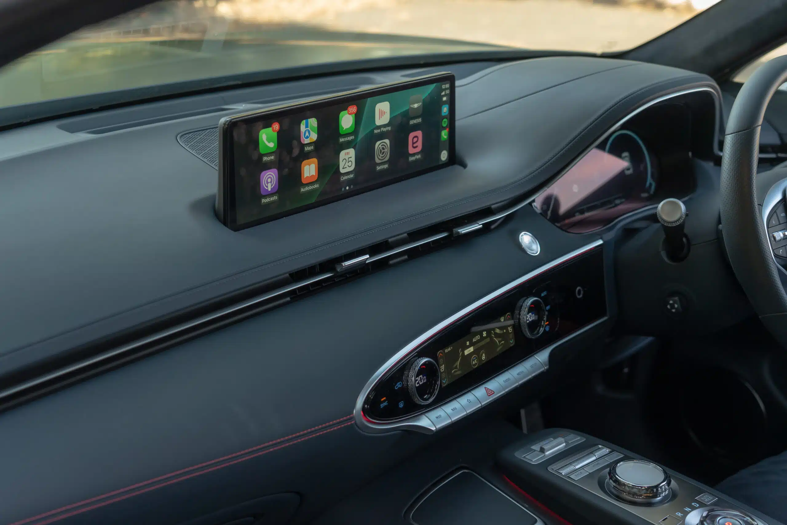 Genesis GV70-19