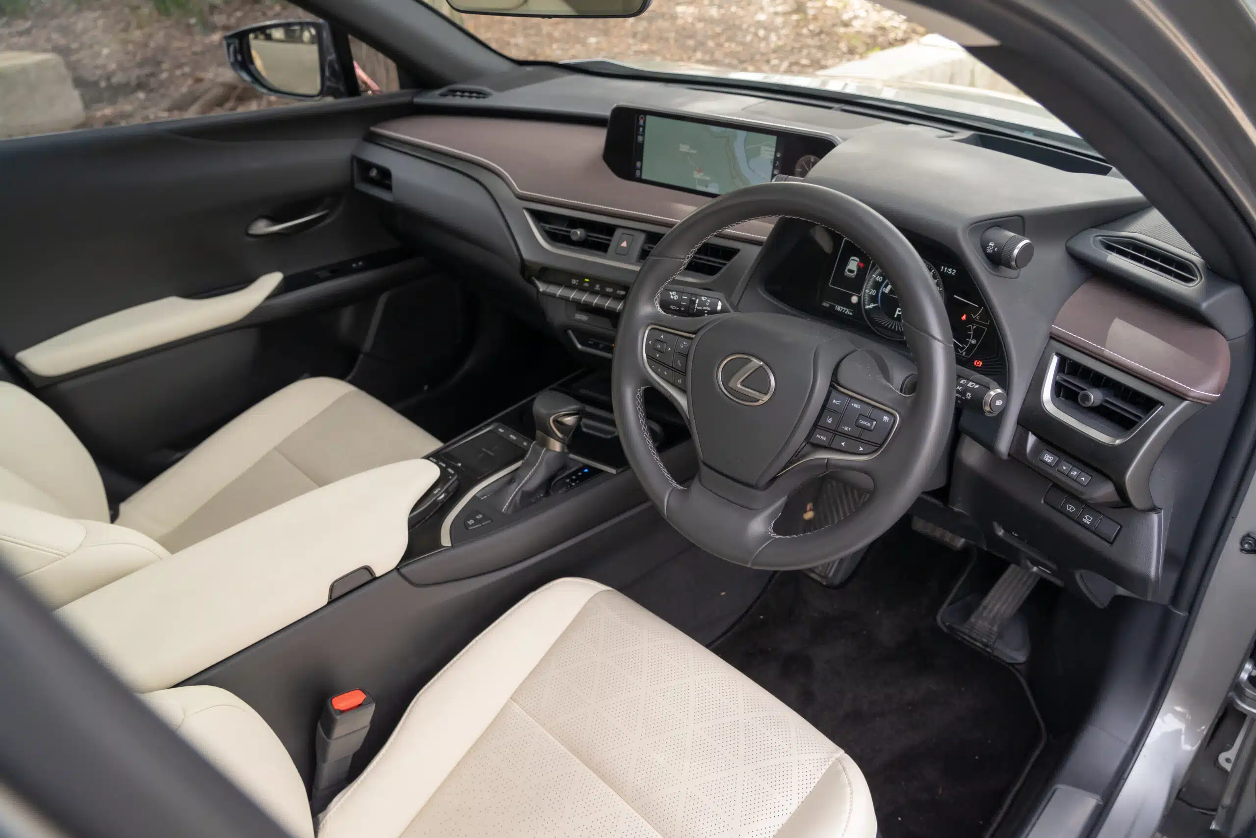 Lexus UX-13