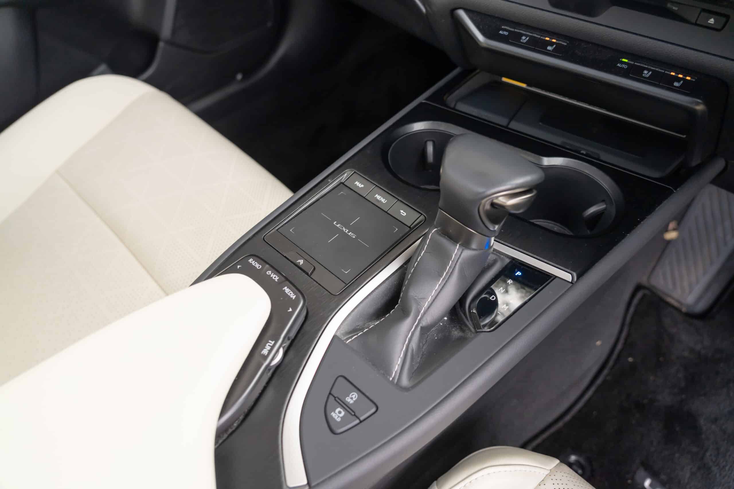 Lexus UX-17