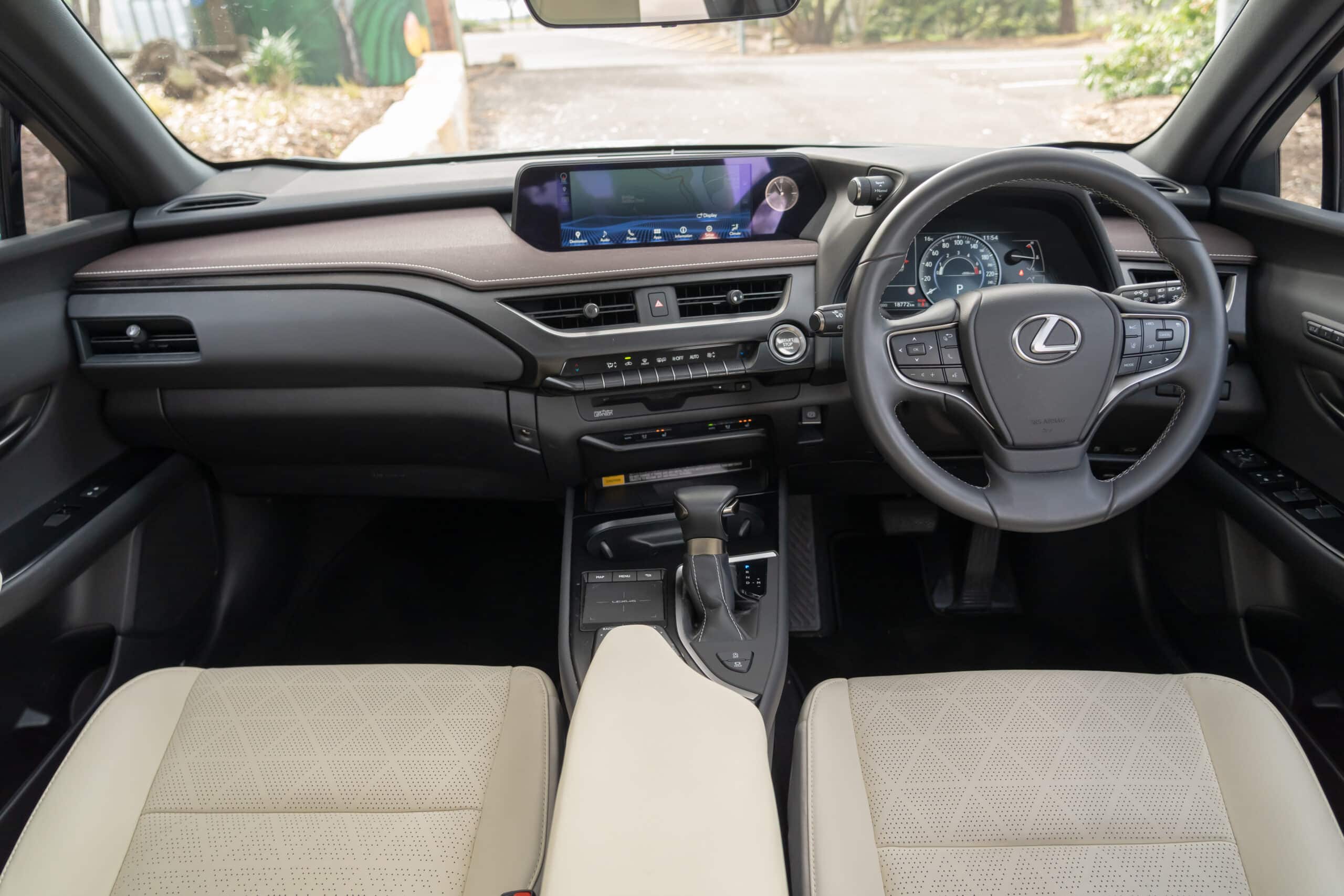 Lexus UX-19