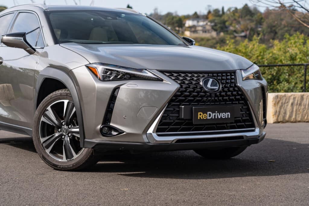 Lexus UX-2